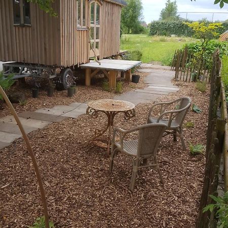 Pipowagen Overnachting Het Houten Huis Zaltbommel Exterior photo